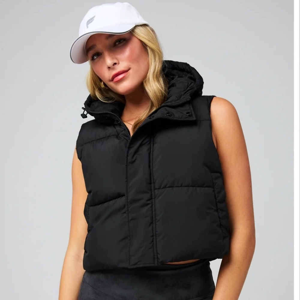 NWOT- Fabletics Essential Cropped Puffer Vest - size S